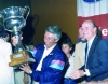 Il Re delle Montagne riceve il trofeo di vincitore assoluto della 25° Coppa Selva di Fasano nel 1982